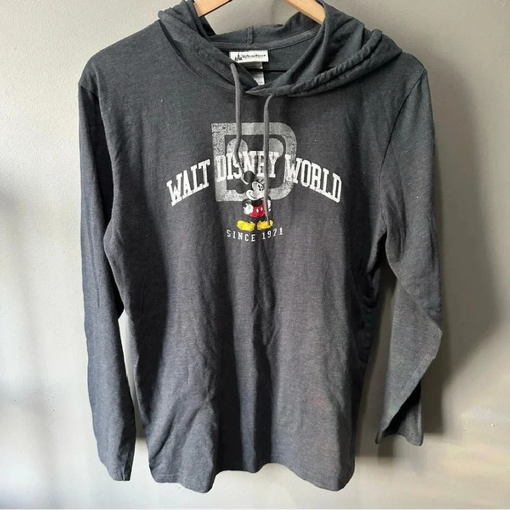 Walt Disney Long sleeve Hooded Tee. Small.‎ GUC